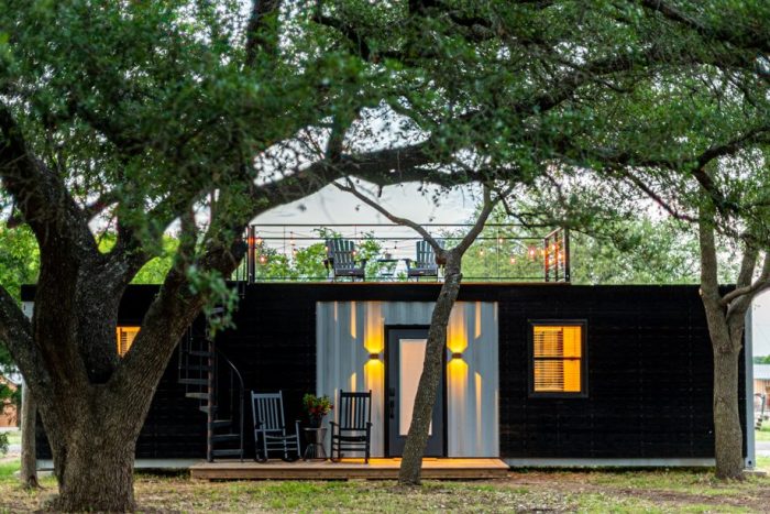 Modern Ideas On How To Refurbish Shipping Containers To Make A House