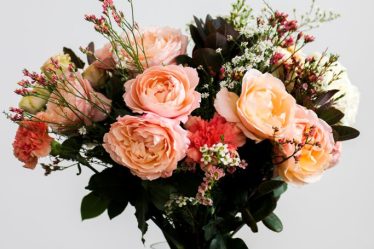 Five tricks to make your flowers last longer
